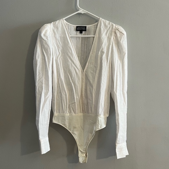 Danielle Bernstein Size Small Deep V White Bodysuit. - Picture 5 of 8